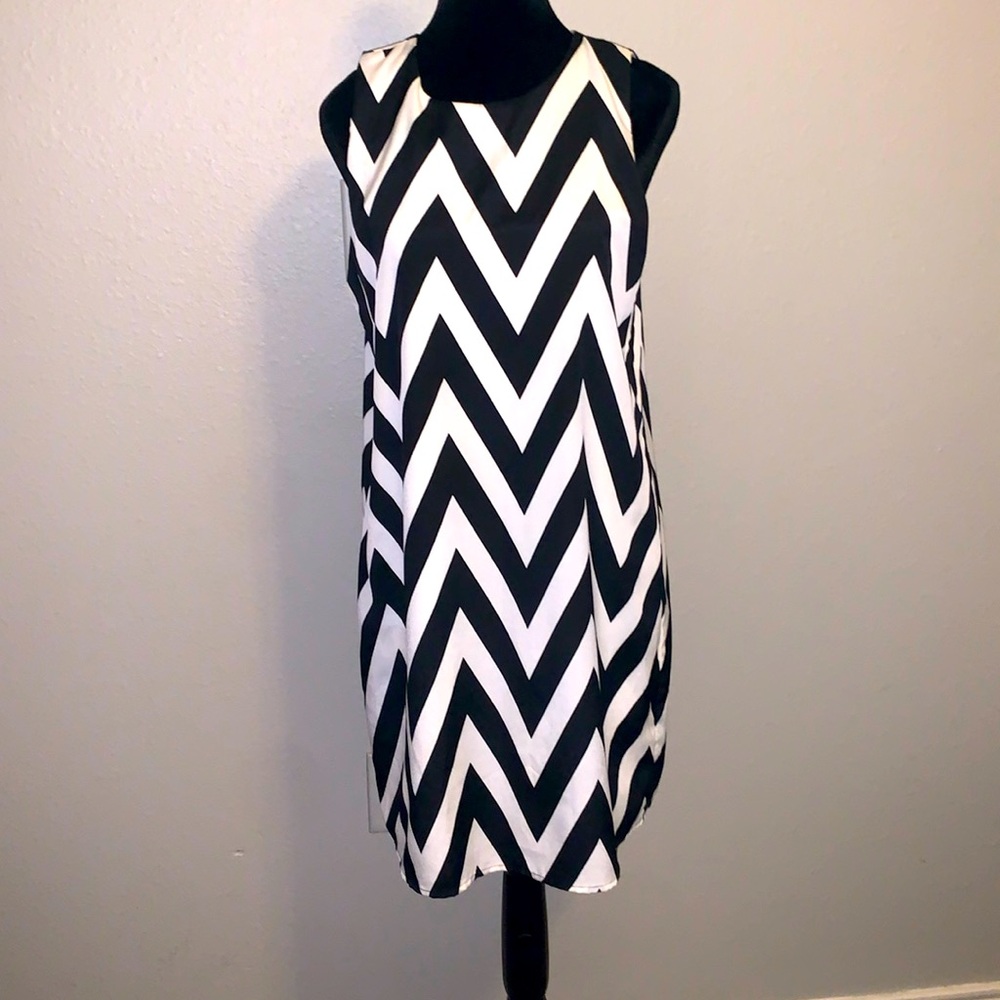 Black and White Pattern Sleeveless Dress L